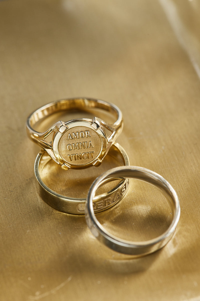 Amor Omnia Vincit Ring